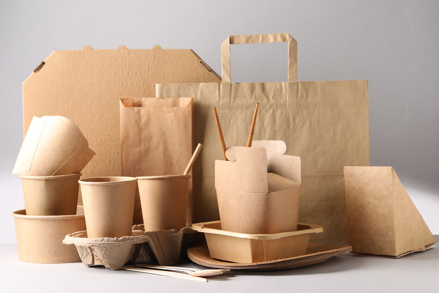 As coníferas mais plantadas para produzir papel incluem abetos, pinheiros e espruces, entre outras árvores