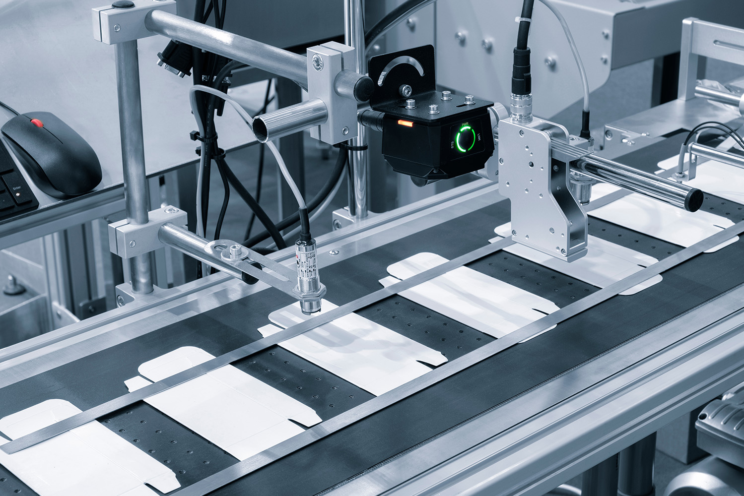 Produção de papel: etapa final de corte